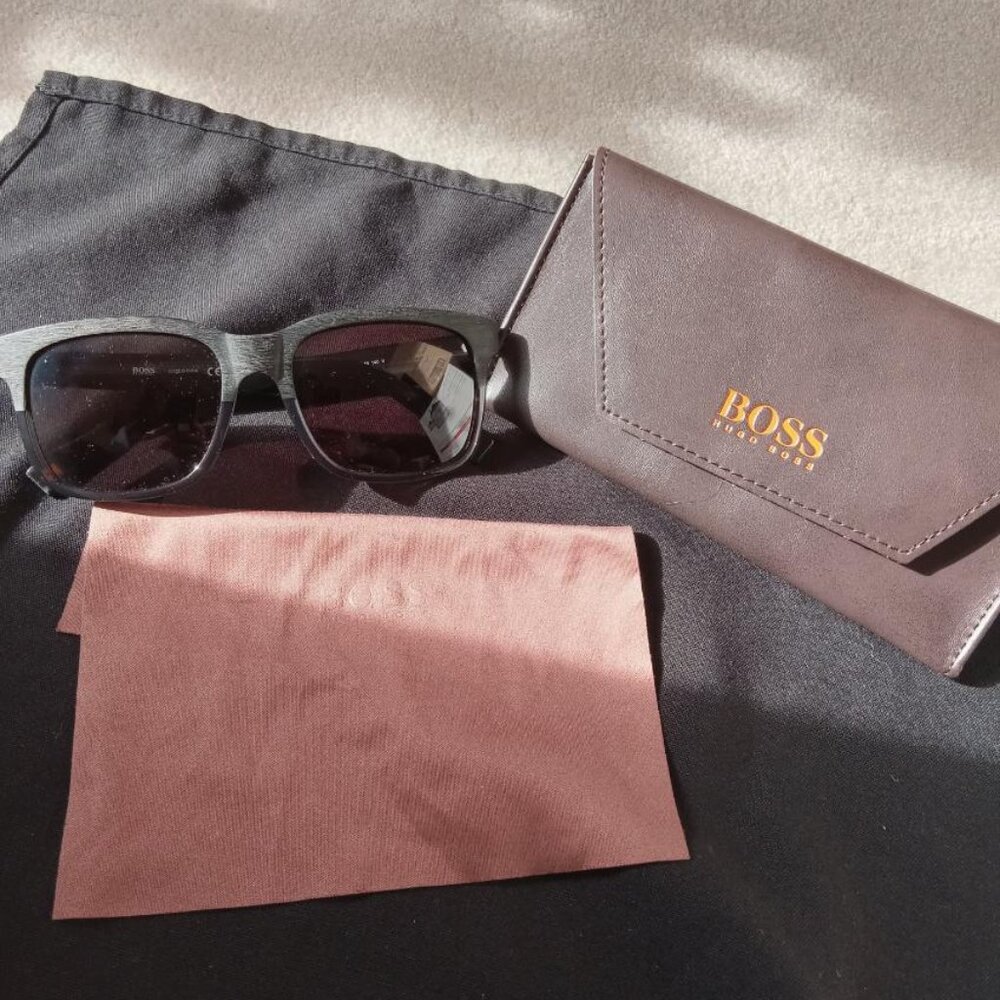 New Vintage Hugo Boss sunglasses complete set